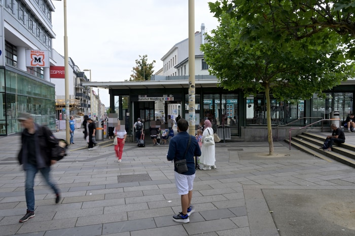 Der Angeklagte und die 13-Jährige waren sich zum ersten Mal am Bahnhof Meidling begegnet.