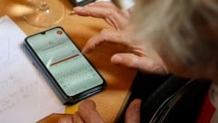 Der Senior ärgert sich über seinen Netzbetreiber.