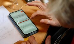 Oftmals passiert Weiterbildung im Sinne der Digitalisierung in der Familie. Wenn nicht, bietet ...