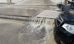 Wassermassen flossen durch die Straßen in Innsbruck.