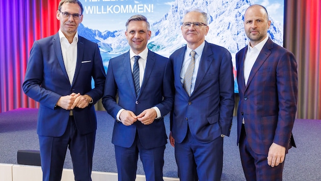 Sind sich weitgehend einig: Landeshauptmann Markus Wallner, Wirtschaftsminister Wolfgang Hattmannsdorfer, Illwerke-Vorstand Christof Germann und Wirtschaftslandesrat Marco Tittler. (Bild: Bernd Hofmeister)