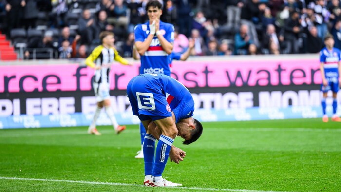 Milos Jovicic war nach seinem Eigentor beim LASK schwer geknickt, konnte seinen „Bock“ nicht ...