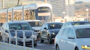 Weil große Fahrzeuge nun „Ehrfurcht“ vor den Betonfahrbahnteilern haben, sind die ...