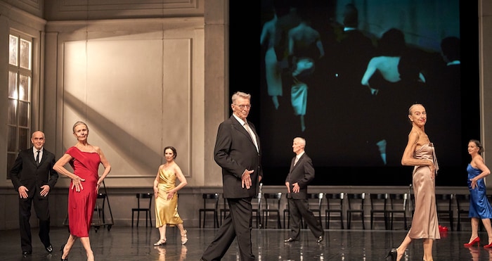 „Kontakthof – Echoes of ’78“ von Pina Bausch feiert als Internationale Koproduktion am 11. ...