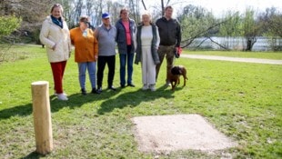 Die Anrainer am Karlsbader Weiher ärgern sich über die Vorgehensweise der Stadt. (Bild: Tröster Andreas)