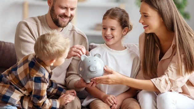 Familien können mit einem regelmäßigen Fixkostenvergleich besonders viel sparen.