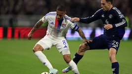 Lyon (Tolisso li.) zittert um die Zukunft