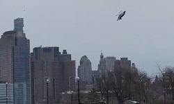 Hier stürzt der Hubschrauber quasi senkrecht in Richtung Wasser.