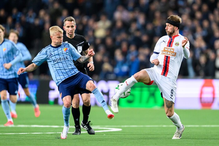 Guido Burgstaller (r.)