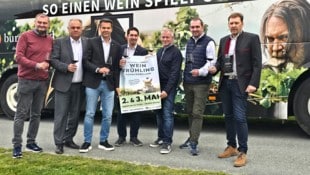 Der Wein ruft – Reinhold Krutzler, Wolfgang Werderits, Didi Tunkel, Christian Zechmeister, Thomas Kopfensteiner, Herbert Oschep und Thomas Schreiner. (Bild: Weber Franz)