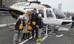 Kurz vor dem Unglück: Die Familie Escobar mit ihren Kindern im Alter von vier, fünf und elf ...