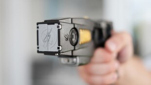 Am Donnerstagnachmittag kam es in Kufstein zur Brutalo-Attacke mit dem Taser (Symbolbild). (Bild: dambrans.lv)