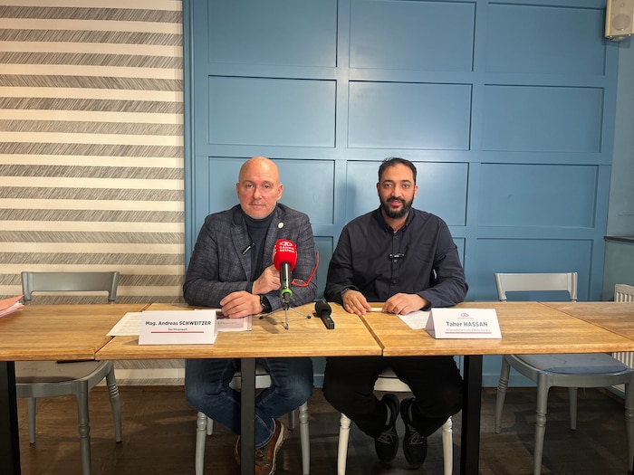 Anwalt Andreas Schweitzer mit Rahma-Obmann Taher Hassan (re.)