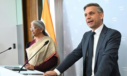 Die indische Finanz- und Unternehmensministerin Nirmala Sitharaman und ÖVP-Wirtschaftsminister ...