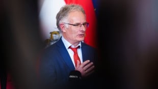 Finanzminister Markus Marterbauer muss ein immer größer werdendes Budgetloch stopfen.  (Bild: Eva Manhart)