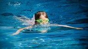 Viele Kinder können nicht oder nur unsicher schwimmen – Schul-Schwimmkurse seien deshalb ...