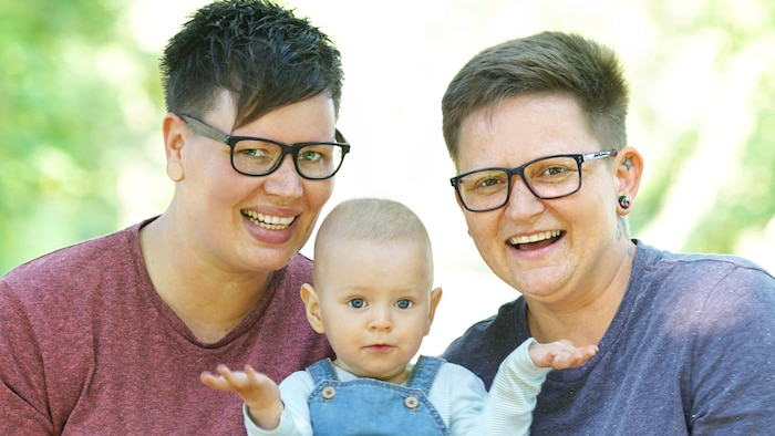 Kinder von gleichgeschlechtlichen Eltern haben das Recht, einen Personalausweis zu bekommen, ...