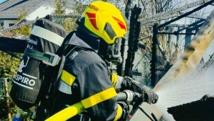 Die Feuerwehr Peratschitzen und die Kollegen von Stein im Jauntal rückten an, um den Brand zu ...
