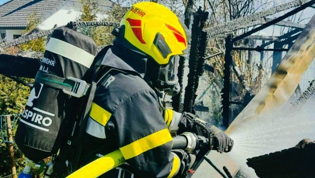 Die Feuerwehr Peratschitzen und die Kollegen von Stein im Jauntal rückten an, um den Brand zu löschen. (Bild: FF Peratschitzen)