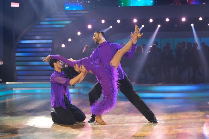 Eva Glawischnig tanzte mit Sohn Benni und die Jury war voll des Lobes.
