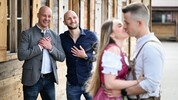 Wenn Martin Hajart (li.) und Fabian Hötzeneder schon beim Fotoshooting für den „Tag der Liebe“ ...