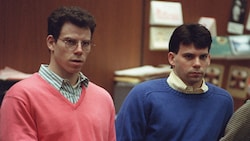 Die damals 19 und 21 Jahre alten Brüder hatten 1989 ihre Eltern im Haus der Familie im kalifornischen Beverly Hills getötet. Sie wurden zu lebenslanger Haft verurteilt. (Bild: AFP/VINCE BUCCI)