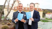 FPÖ-Klubobmann Norbert Hofer mit Co-Buchautor Thomas W. Albrecht.