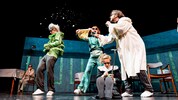 „Immer noch hier“ am Schauspielhaus Graz: Harpagon (Mario Lopatta), die Pflegerin Sonja (Anna ...