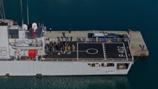 Das Schiff „Libra“ lief am Freitagnachmittag im Hafen der Stadt Shengjin ein. Die Männer wurden ...