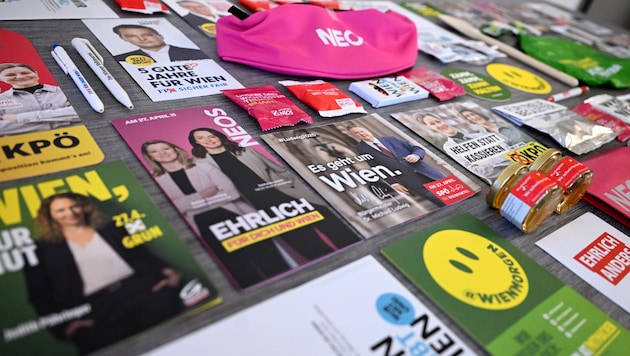 Große Sprüche, viel Eigenwerbung, aber um die tatsächlichen Probleme kümmert sich die Politik zu wenig, meinen Experten.  (Bild: HELMUT FOHRINGER / APA / picturedesk.com)