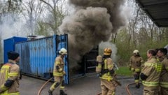 Bei der Realbrandausbildung in der Feuerwehrschule Lebring wird unter anderem in einem Container mit schwerem Atemschutz trainiert. (Bild: Jürgen Fuchs)