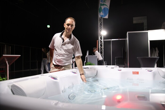 Markus Geiregger sucht auf der Messe nach kaufkräftigem Publikum für Whirl- und Outdoor- Pools.