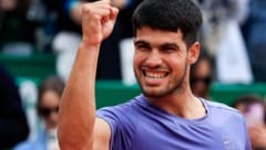 Carlos Alcaraz darf jubeln. (Bild: AFP/APA/Valery HACHE)