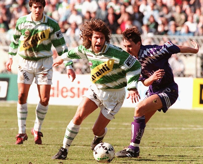 In Österreich zählt das Wiener Derby zwischen Rapid und der Austria (im Bild Andreas Heraf und ...