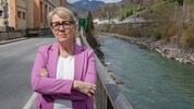Die „Krone“ traf Bürgermeisterin Michaela Höfelsauer beim Tatort. Nachts ist es dort ...