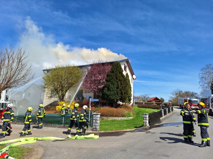 Zahlreiche Feuerwehren waren im Einsatz.