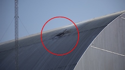 Eine russische Drohne explodierte und durchschlug das Dach. Dadurch wurden Brände entfacht – ...