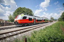 Während der Sperre der neuen Weststrecke fahren die ÖBB-Züge auf der Wienerwald-Trasse. (Bild: Siemens Mobility Austria GmbH)