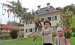 In Sankt Wolfgang im Salzkammergut waren die Palmbuschen heute traditionell wieder sehr groß und ...