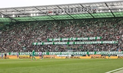 Die Rapid-Fans mit einer klaren Meinung zu den Fan-Sperren beim Wiener Derby.