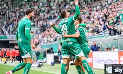Grenzenloser Jubel in Grün-Weiß: Rapid setzte sich die Wien-Krone auf.