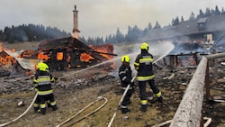 Die Löscharbeiten gestalteten sich schwierig. (Bild: BFV Mürzzuschlag | R. Pusterhofer)
