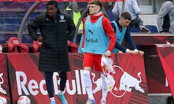 Salzburgs Bobby Clark(re.) war gegen Sturm nicht im Kader.