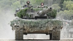Ein Kampfpanzer Leopard des Bundesheeres. Anschaffungen der Truppe sollen strenger kontrolliert ...