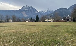 Auf dieser großen Wiese soll ein Baulandmodell kommen.