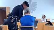 Der Angeklagte ist laut Sachverständigem hochimpolsiv und hat eine mangelnde Entwicklung der ...