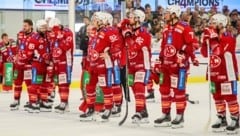 Die KAC-Cracks um Nickl, Unterweger und Hundertpfund nach der vierten Final-Niederlage gegen Salzburg. (Bild: Tröster Andreas)