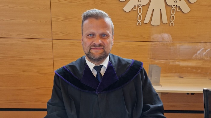 Richter Roman Weiß rang öfter mit der Fassung angesichts der Empathielosigkeit der Angeklagten.