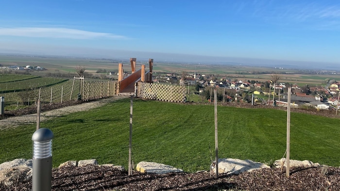 Der Platz vor der Weinpresse soll mit Liegestühlen für eine entspannte Atmosphäre sorgen.