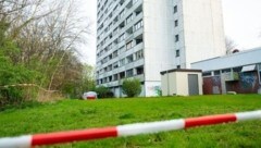In der Nacht auf Montag ist ein Jugendlicher in Hamburg von einem Balkon gestürzt und gestorben. (Bild: glomex)